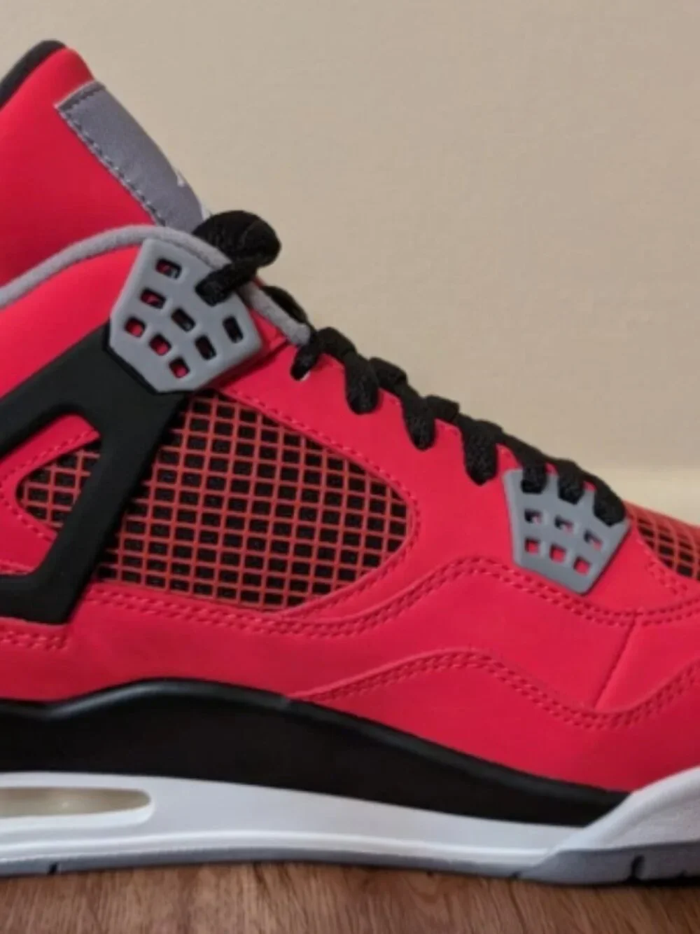 Nike Air Jordan 4 Retro (Toro Bravo)